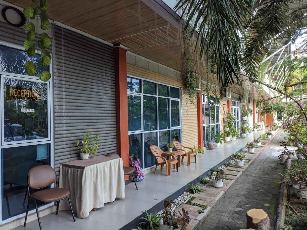 โอโย 1653 ฟาจาร์ เรสซิเดนซ์ Hotel เปกันบารู ภายนอก รูปภาพ