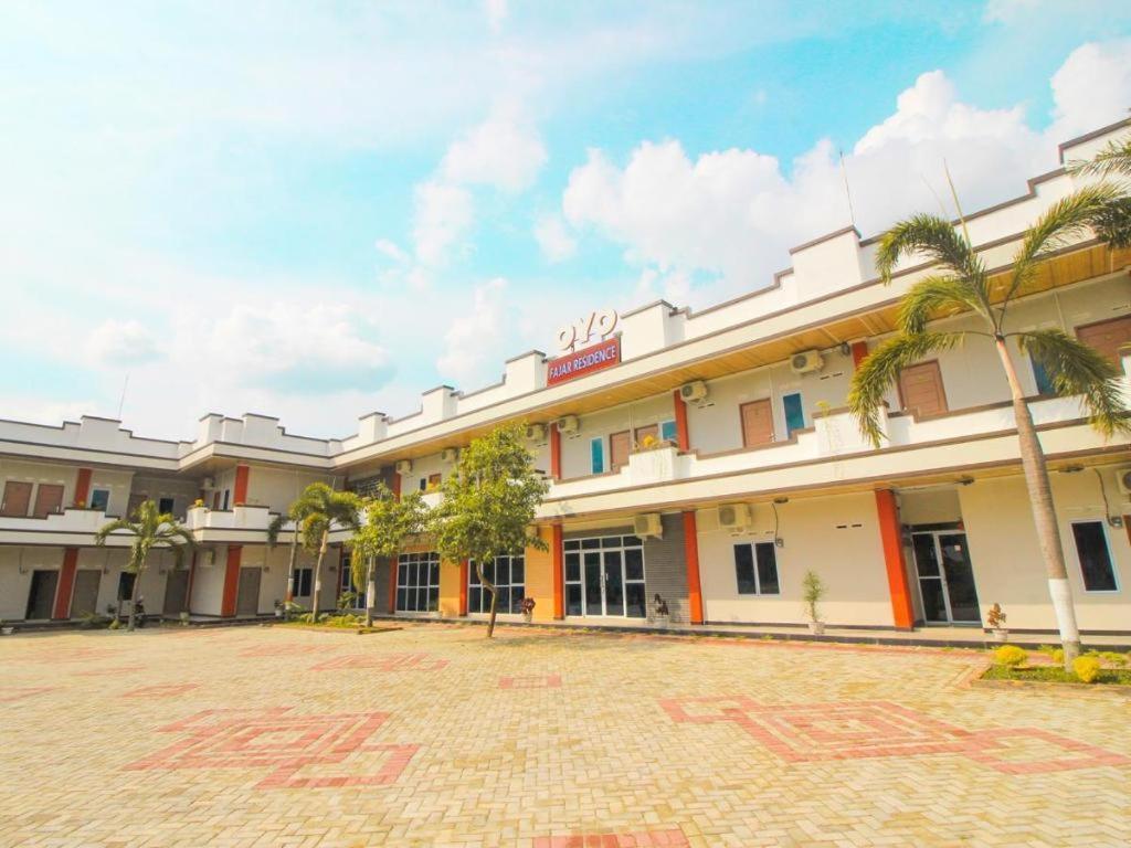 โอโย 1653 ฟาจาร์ เรสซิเดนซ์ Hotel เปกันบารู ภายนอก รูปภาพ